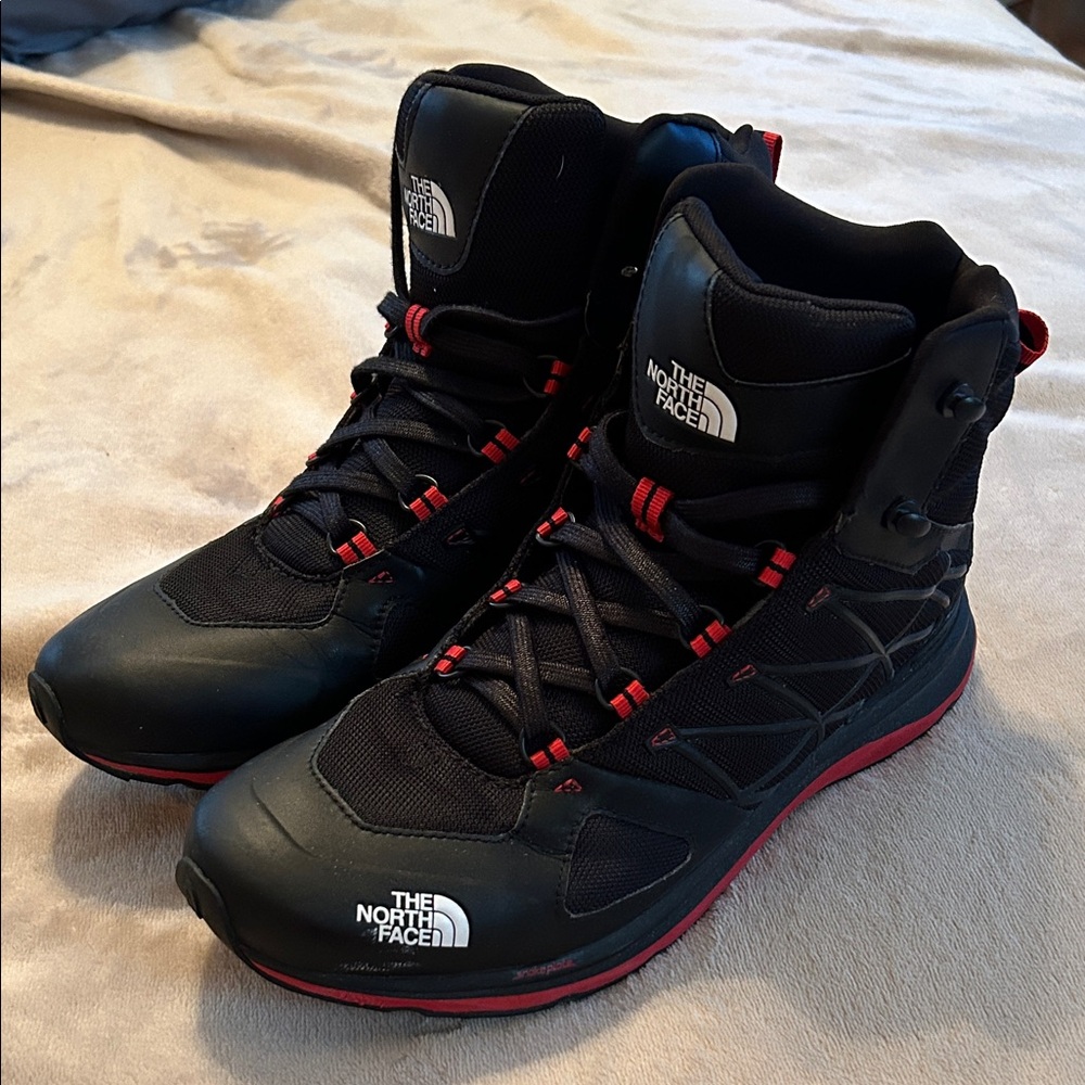 The North Face Men's Black and Red boots🔥